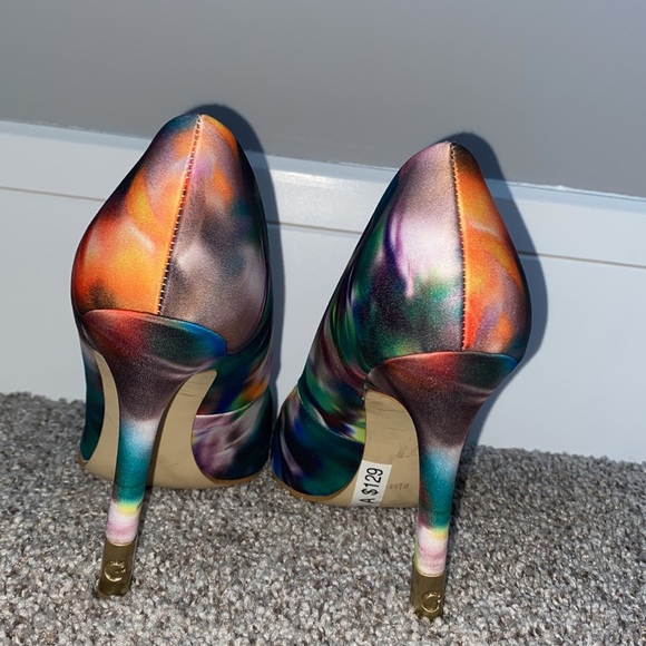Rainbow Guess Heels - Picture 4 of 5